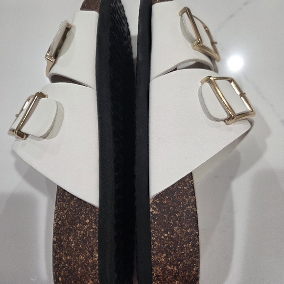 TIME & TRUE Elegant White Double Buckle Sandals - Picture 6 of 8